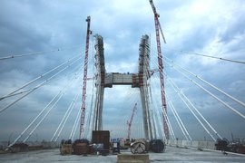 Монтаж вантовой системы Центрального моста
